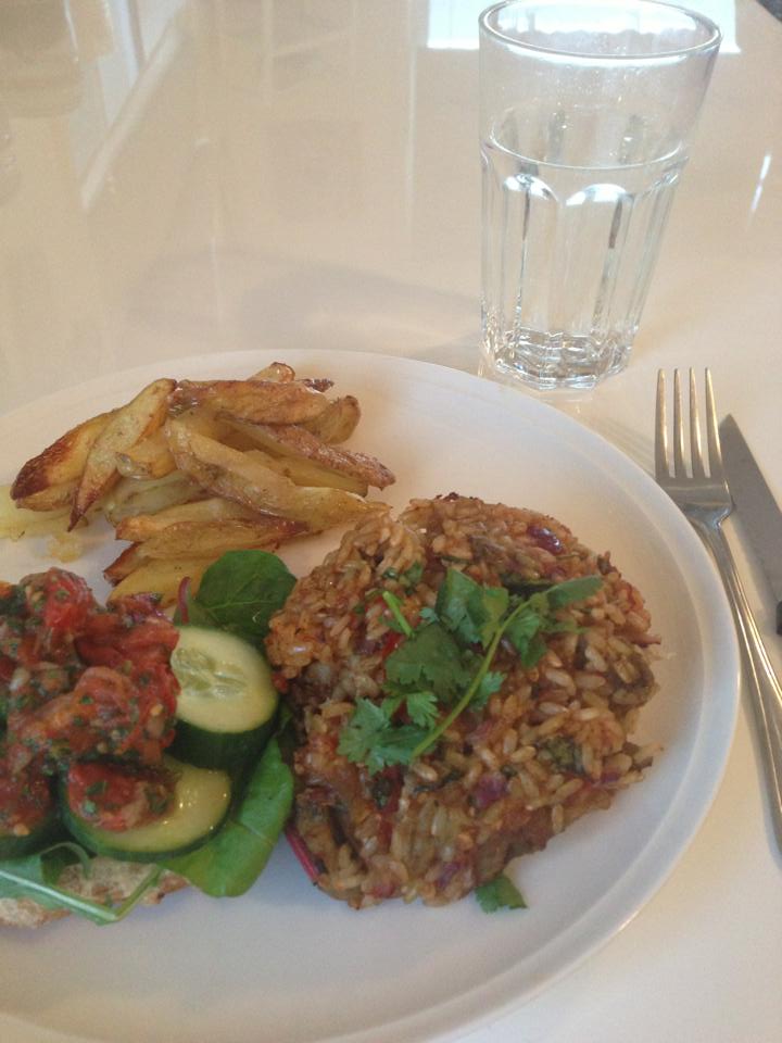 2048_10151236739716440_426085743_n